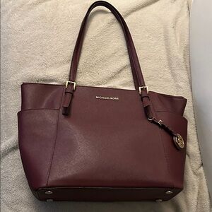👜 Michael Kors Deep Burgundy Tote